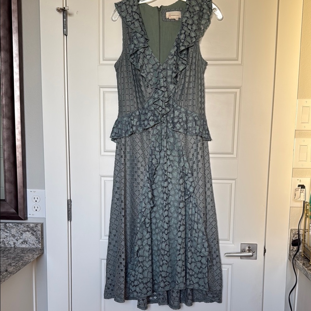 Elegant Ruffled Midi Dress in Gray